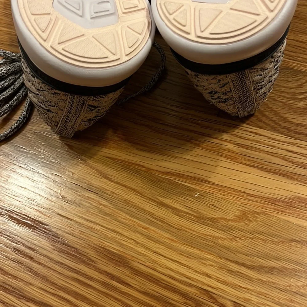 NEW APL TechLoom Wave Sneakers Size 8